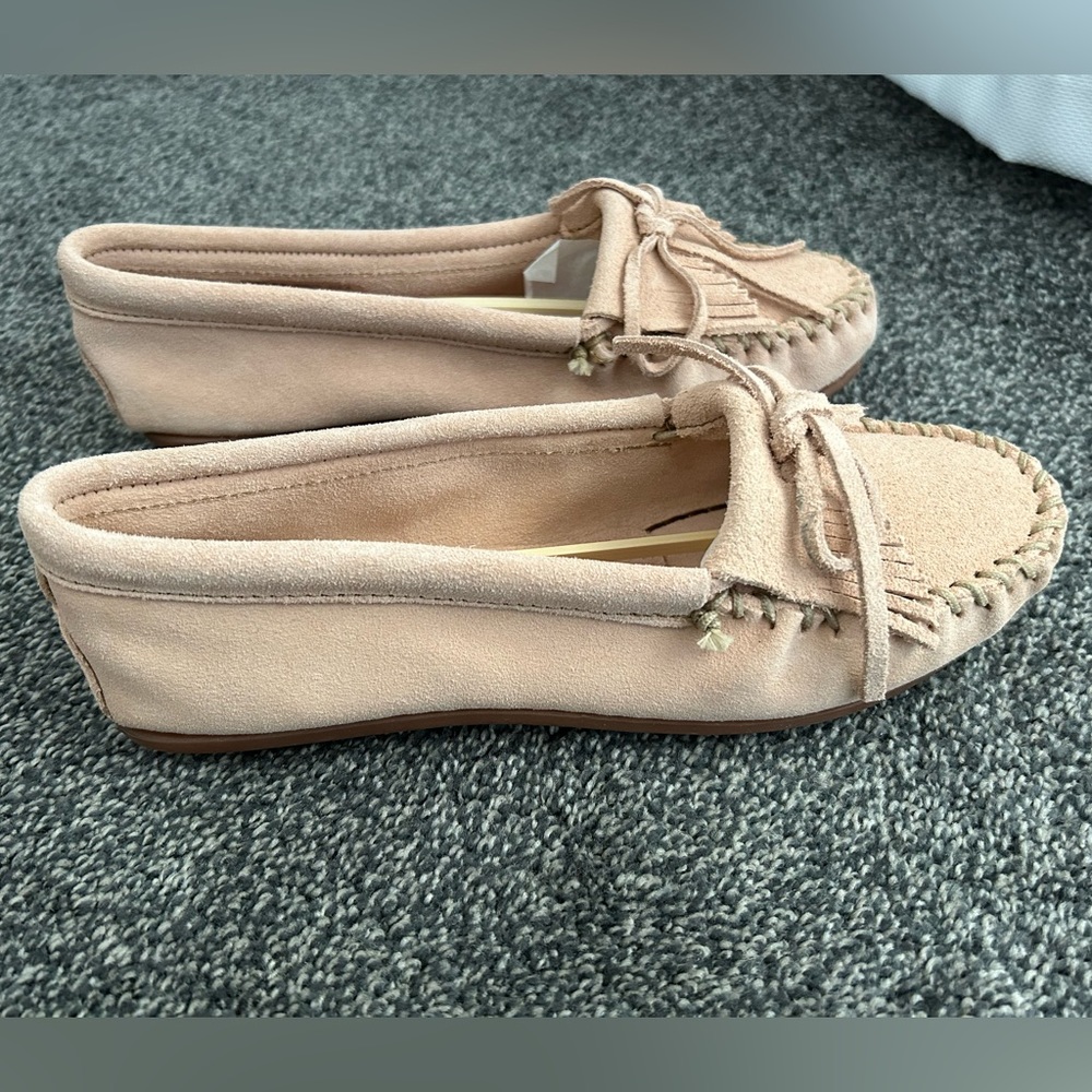 Women’s Minnetonka hardsole moccasins